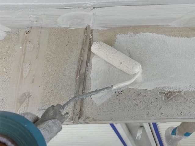 姫路市の塗装工事における庇の錆止め